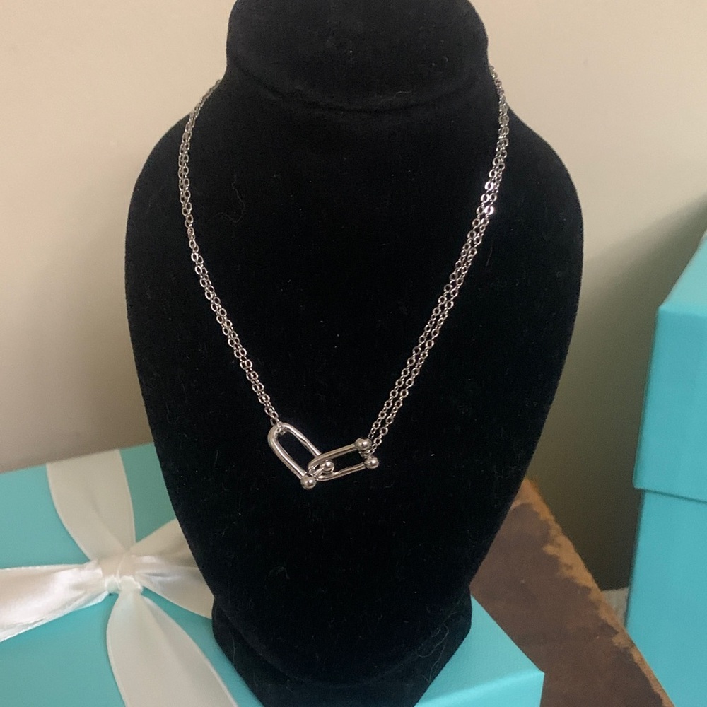 Elegant Silver toned fashion hardware Necklace